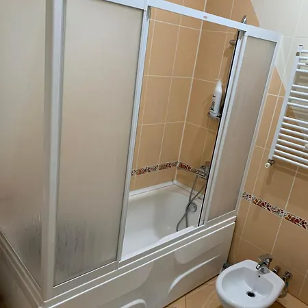Bedroom + Living Large 75m2 Apartament