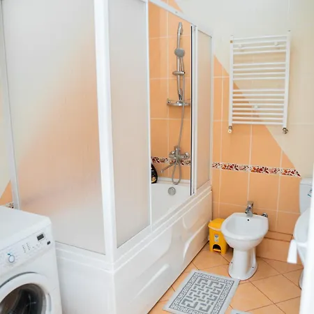 Bedroom + Living Large 75m2 *